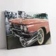 Tablou Auto Premium Glamour Retro – Artă Canvas Modernă cu Cadillac de Epocă Roz și Grilă Cromată pentru Living, Birou sau Hol