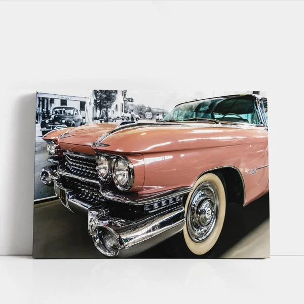 Tablou Auto Premium Glamour Retro – Artă Canvas Modernă cu Cadillac de Epocă Roz și Grilă Cromată pentru Living, Birou sau Hol