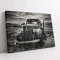 Tablou Auto Premium Frânturi de Istorie – Pânză Canvas Monocromă cu Camionetă Americană de Epocă
