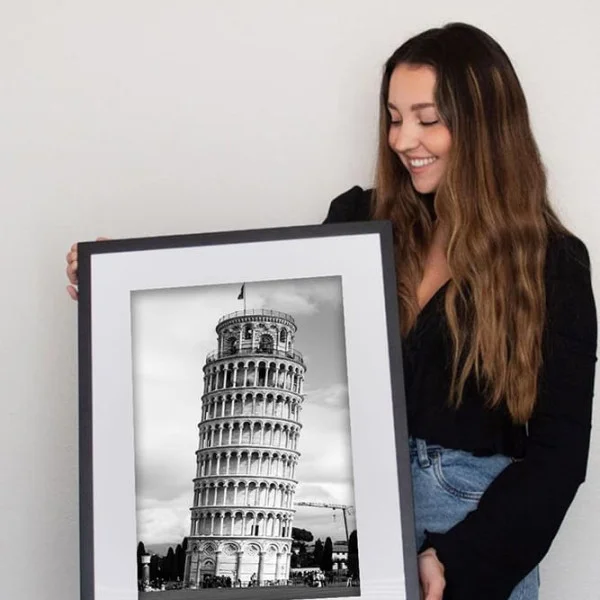 Tablou peisaj înrămat - Turnul din Pisa, tablou alb-negru elegant, pentru hol, birou sau living