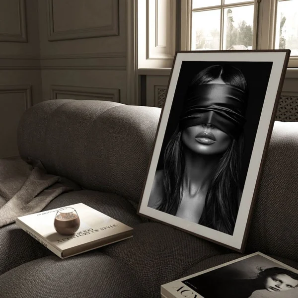 Tablou abstract înrămat - Adevar Senzual, perfect pentru living, birou, hol