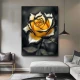 Tablou Elegant cu Trandafiri - Trandafir Regal, Contrast Dramatic Tablou Elegant cu Trandafiri - Trandafir Regal, Contrast Dramatic