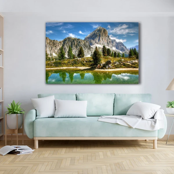 Tablou canvas peisaj - Ziduri de piatră, peisaj montan cu lac alpin ideal pentru livinguri moderne sau birouri inspiraționale
