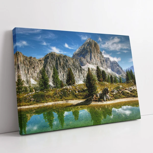 Tablou canvas peisaj - Ziduri de piatră, peisaj montan cu lac alpin ideal pentru livinguri moderne sau birouri inspiraționale