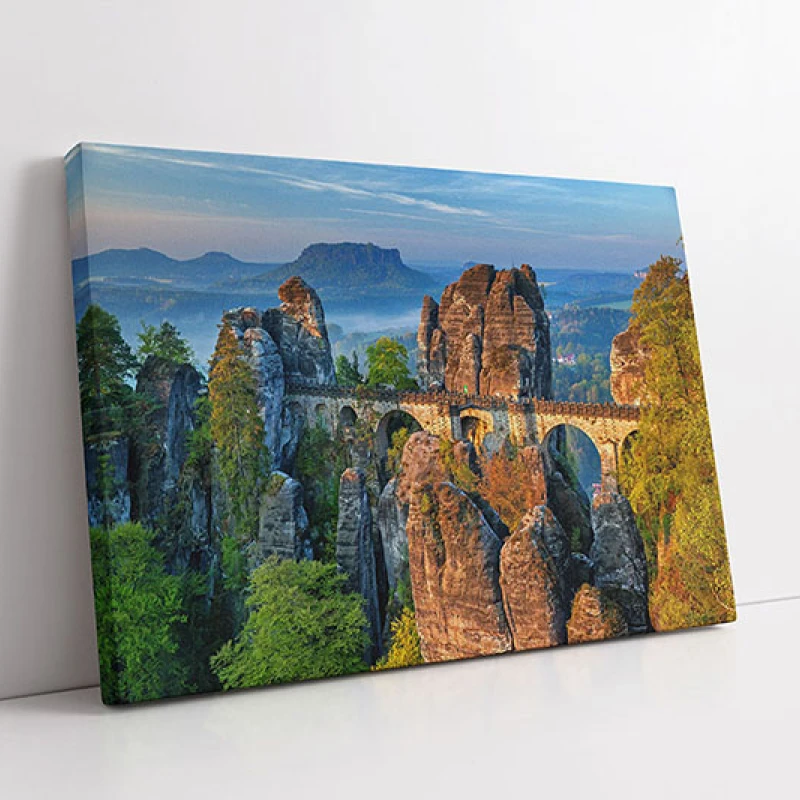 Tablou canvas peisaj montan cu viaduct – Călătorie printre munți, pentru living, dormitor, birou sau hol, cadou inspirat